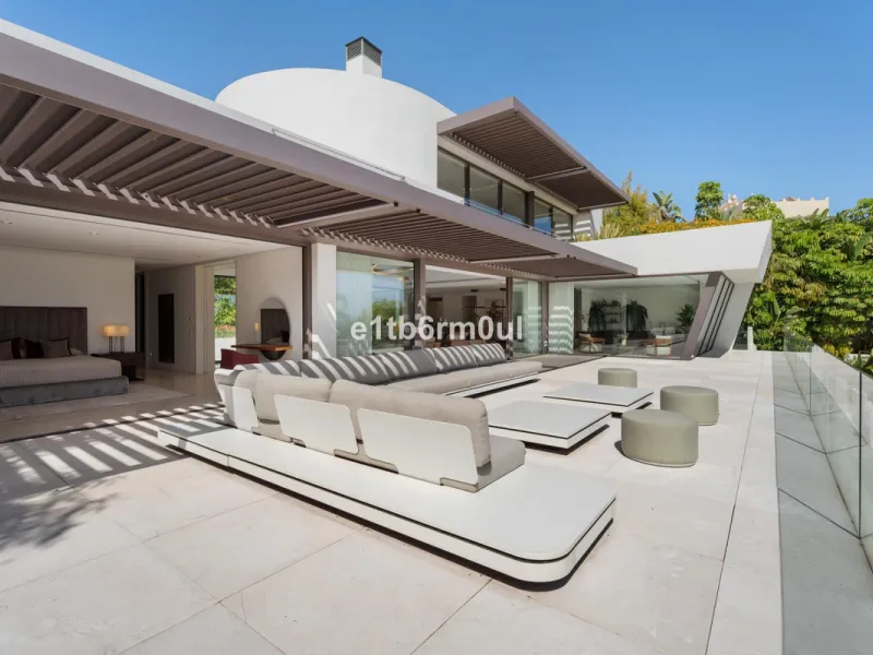 Experience the pinnacle of modern Mediterranean architecture with this brand-new designer villa nestled in the prestigious La Quinta residential enclave of Benahavís. Offering breathtaking panoramic sea and golf course views, this exquisitely crafted home
