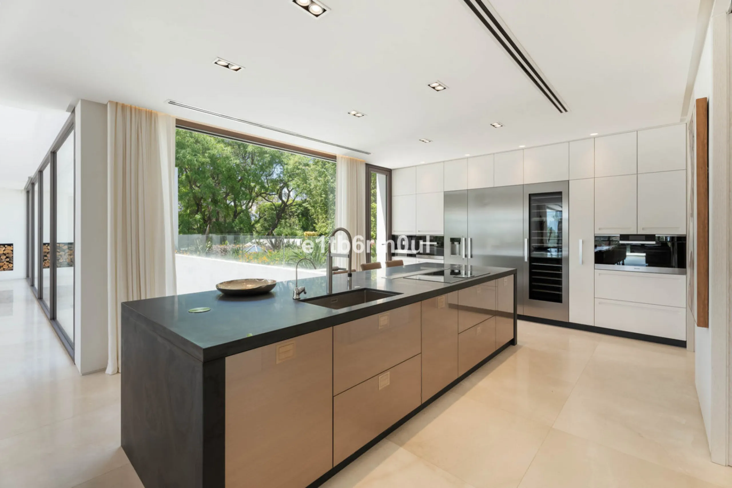 Experience the pinnacle of modern Mediterranean architecture with this brand-new designer villa nestled in the prestigious La Quinta residential enclave of Benahavís. Offering breathtaking panoramic sea and golf course views, this exquisitely crafted home