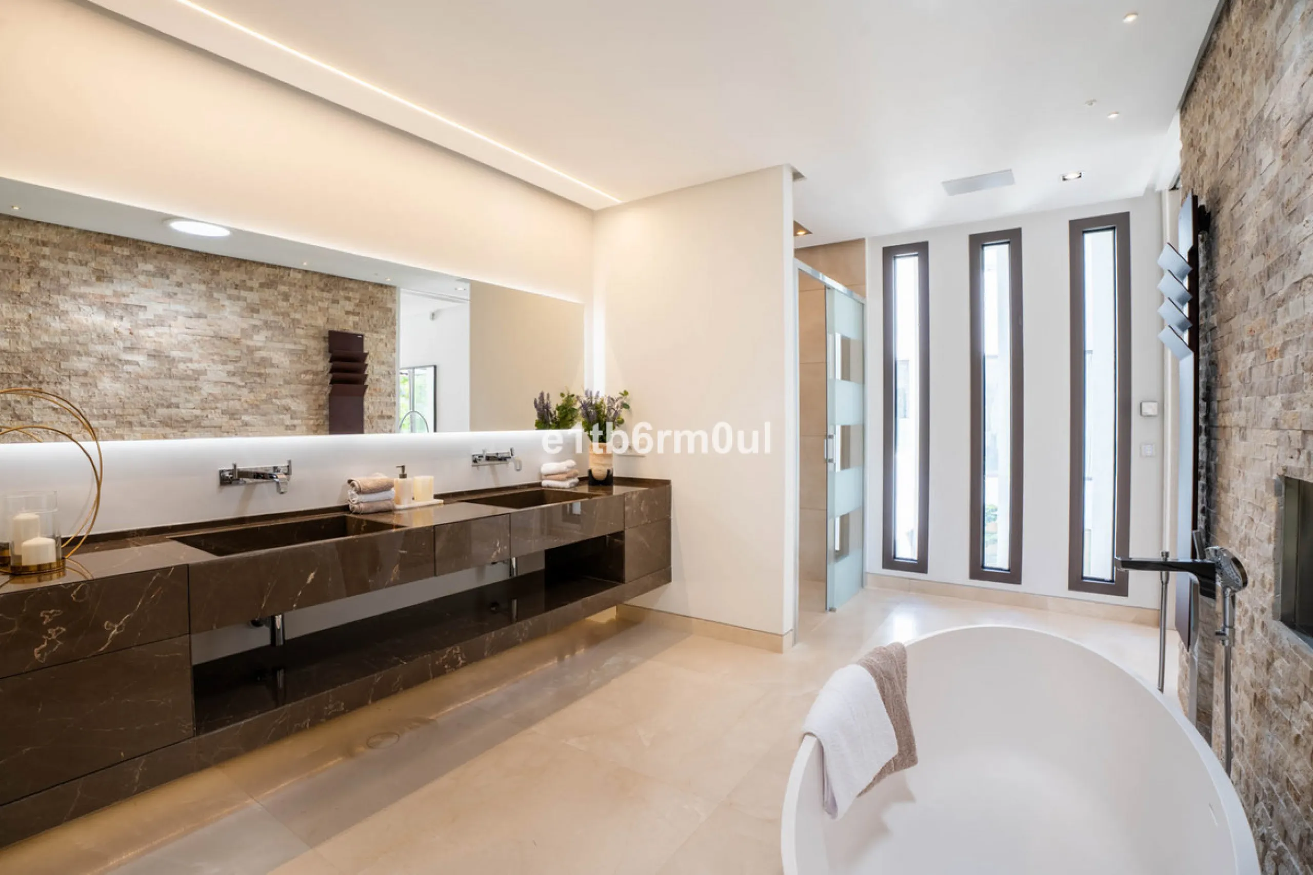 Experience the pinnacle of modern Mediterranean architecture with this brand-new designer villa nestled in the prestigious La Quinta residential enclave of Benahavís. Offering breathtaking panoramic sea and golf course views, this exquisitely crafted home