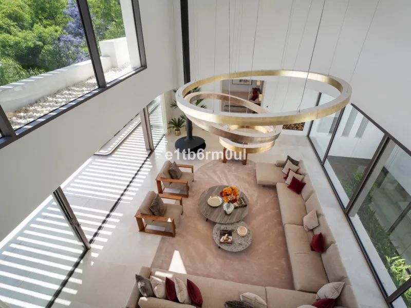 Experience the pinnacle of modern Mediterranean architecture with this brand-new designer villa nestled in the prestigious La Quinta residential enclave of Benahavís. Offering breathtaking panoramic sea and golf course views, this exquisitely crafted home