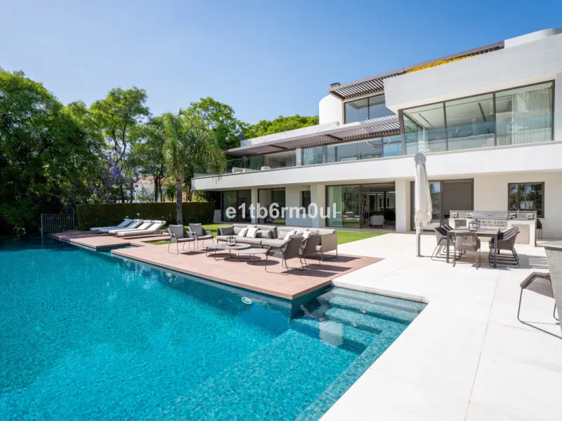 Experience the pinnacle of modern Mediterranean architecture with this brand-new designer villa nestled in the prestigious La Quinta residential enclave of Benahavís. Offering breathtaking panoramic sea and golf course views, this exquisitely crafted home