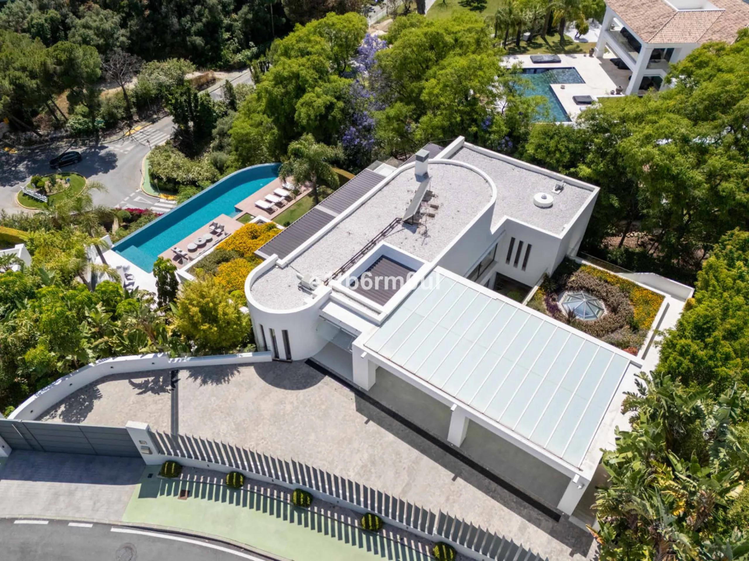 Experience the pinnacle of modern Mediterranean architecture with this brand-new designer villa nestled in the prestigious La Quinta residential enclave of Benahavís. Offering breathtaking panoramic sea and golf course views, this exquisitely crafted home