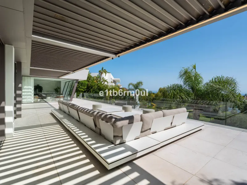 Experience the pinnacle of modern Mediterranean architecture with this brand-new designer villa nestled in the prestigious La Quinta residential enclave of Benahavís. Offering breathtaking panoramic sea and golf course views, this exquisitely crafted home