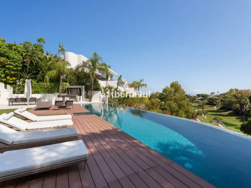 Experience the pinnacle of modern Mediterranean architecture with this brand-new designer villa nestled in the prestigious La Quinta residential enclave of Benahavís. Offering breathtaking panoramic sea and golf course views, this exquisitely crafted home