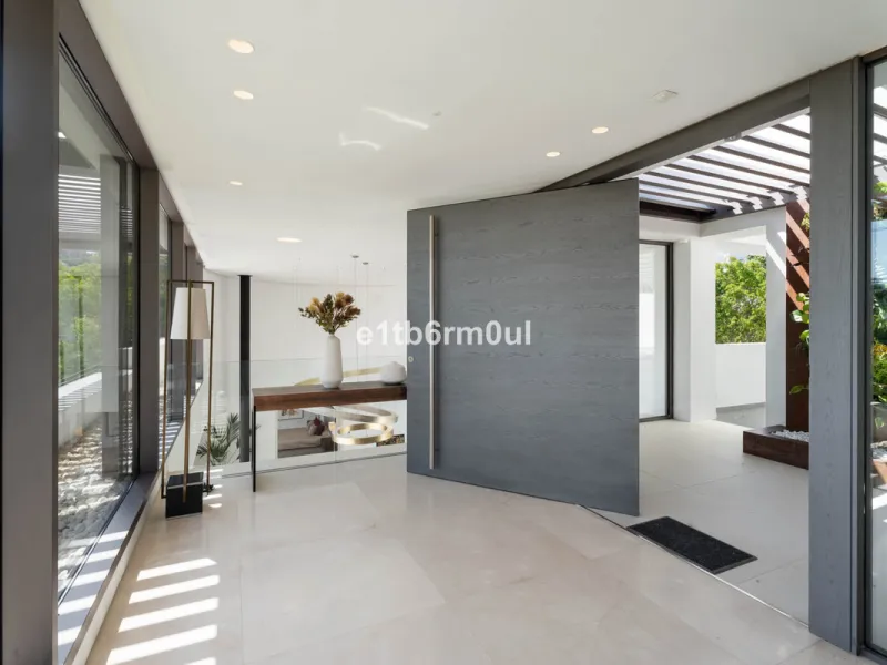 Experience the pinnacle of modern Mediterranean architecture with this brand-new designer villa nestled in the prestigious La Quinta residential enclave of Benahavís. Offering breathtaking panoramic sea and golf course views, this exquisitely crafted home
