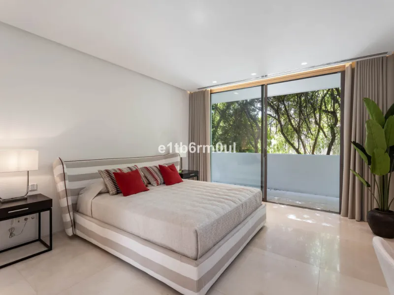 Experience the pinnacle of modern Mediterranean architecture with this brand-new designer villa nestled in the prestigious La Quinta residential enclave of Benahavís. Offering breathtaking panoramic sea and golf course views, this exquisitely crafted home