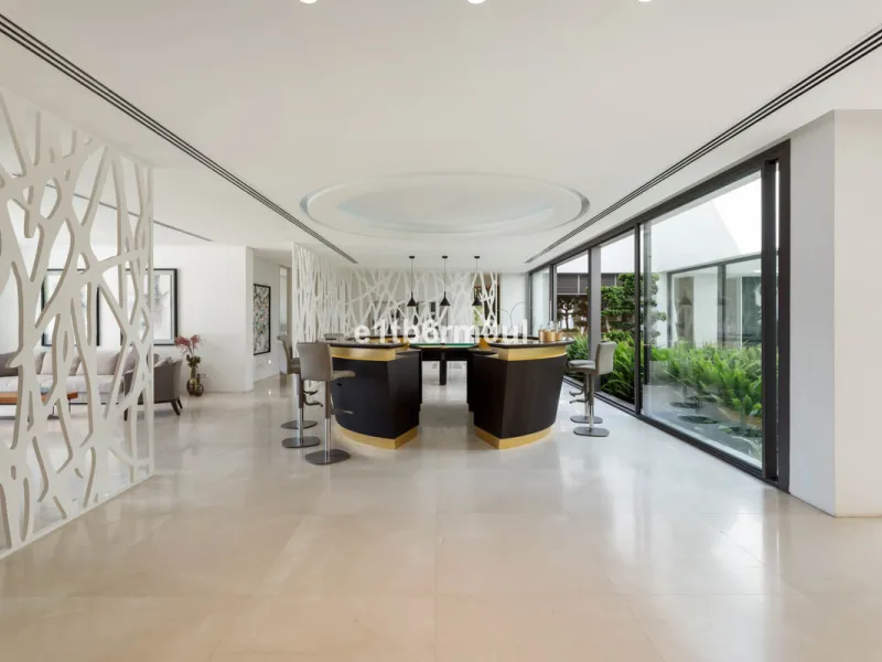 Experience the pinnacle of modern Mediterranean architecture with this brand-new designer villa nestled in the prestigious La Quinta residential enclave of Benahavís. Offering breathtaking panoramic sea and golf course views, this exquisitely crafted home
