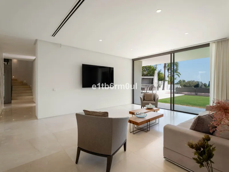 Experience the pinnacle of modern Mediterranean architecture with this brand-new designer villa nestled in the prestigious La Quinta residential enclave of Benahavís. Offering breathtaking panoramic sea and golf course views, this exquisitely crafted home