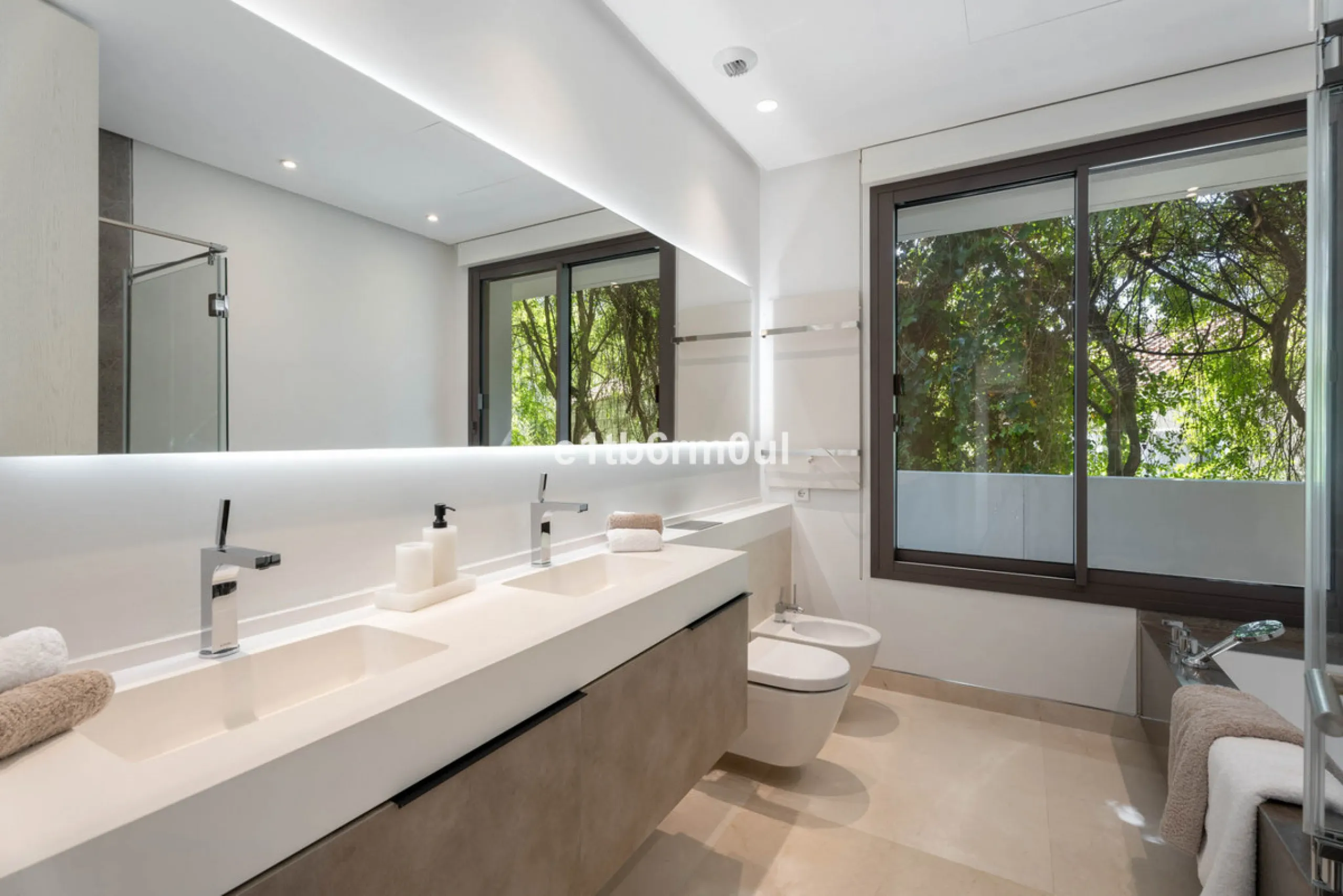 Experience the pinnacle of modern Mediterranean architecture with this brand-new designer villa nestled in the prestigious La Quinta residential enclave of Benahavís. Offering breathtaking panoramic sea and golf course views, this exquisitely crafted home
