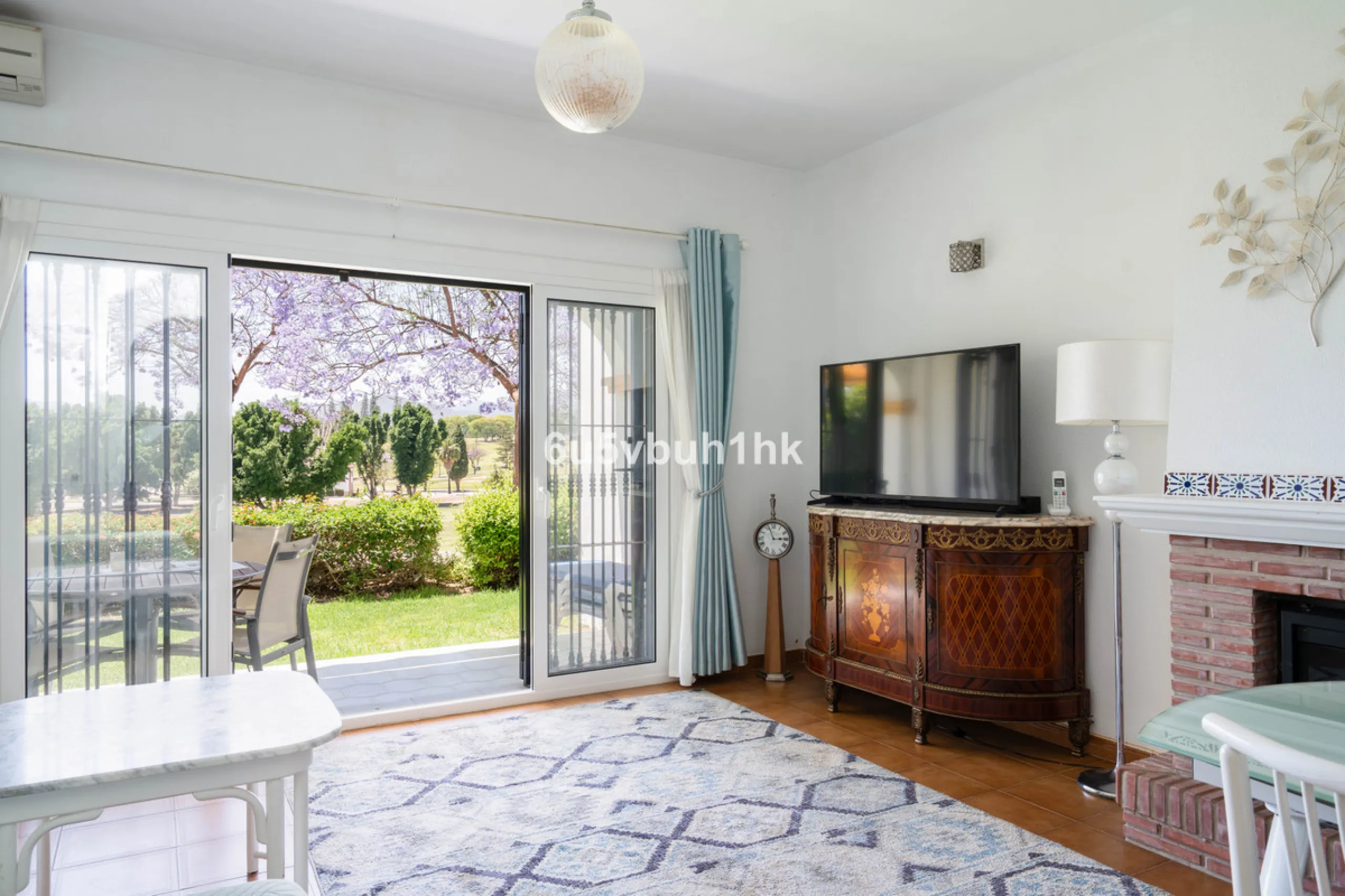 Welcome to a charming townhouse set right on the golf course in Mijas, surrounded by nature, peace, and Andalusian charm. This beautifully maintained home offers a private garden with open green views, backing directly onto a well-kept golf area, ideal fo