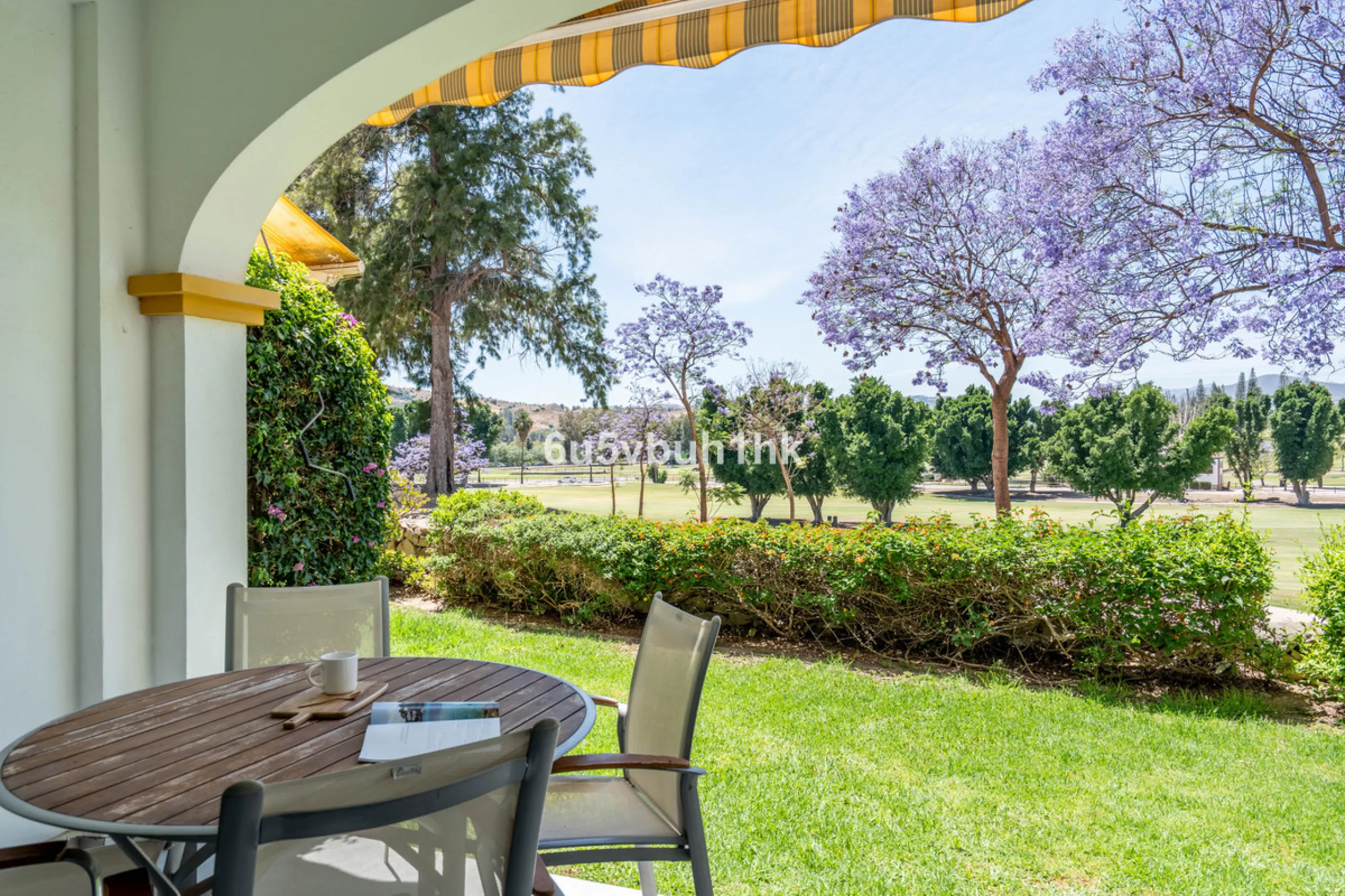 Welcome to a charming townhouse set right on the golf course in Mijas, surrounded by nature, peace, and Andalusian charm. This beautifully maintained home offers a private garden with open green views, backing directly onto a well-kept golf area, ideal fo