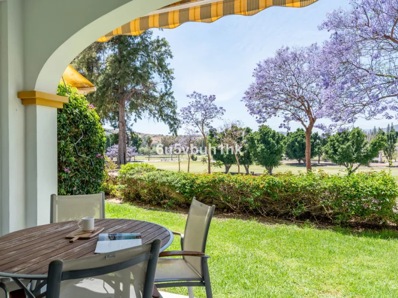 Welcome to a charming townhouse set right on the golf course in Mijas, surrounded by nature, peace, and Andalusian charm. This beautifully maintained home offers a private garden with open green views, backing directly onto a well-kept golf area, ideal fo