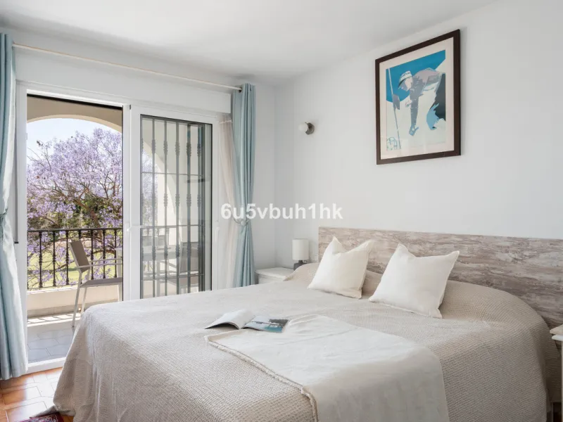 Welcome to a charming townhouse set right on the golf course in Mijas, surrounded by nature, peace, and Andalusian charm. This beautifully maintained home offers a private garden with open green views, backing directly onto a well-kept golf area, ideal fo