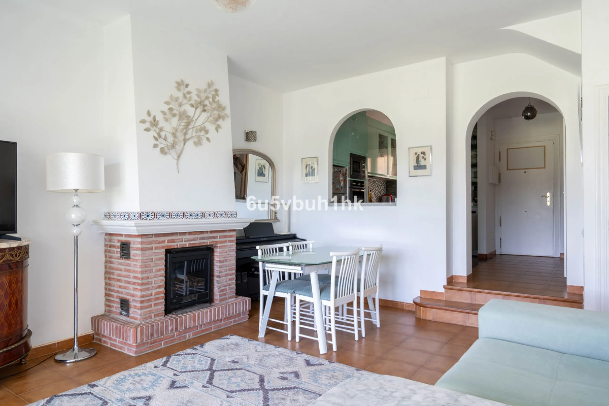 Welcome to a charming townhouse set right on the golf course in Mijas, surrounded by nature, peace, and Andalusian charm. This beautifully maintained home offers a private garden with open green views, backing directly onto a well-kept golf area, ideal fo