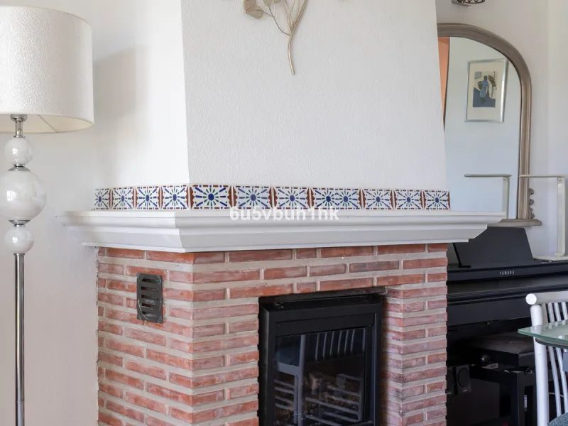 Welcome to a charming townhouse set right on the golf course in Mijas, surrounded by nature, peace, and Andalusian charm. This beautifully maintained home offers a private garden with open green views, backing directly onto a well-kept golf area, ideal fo