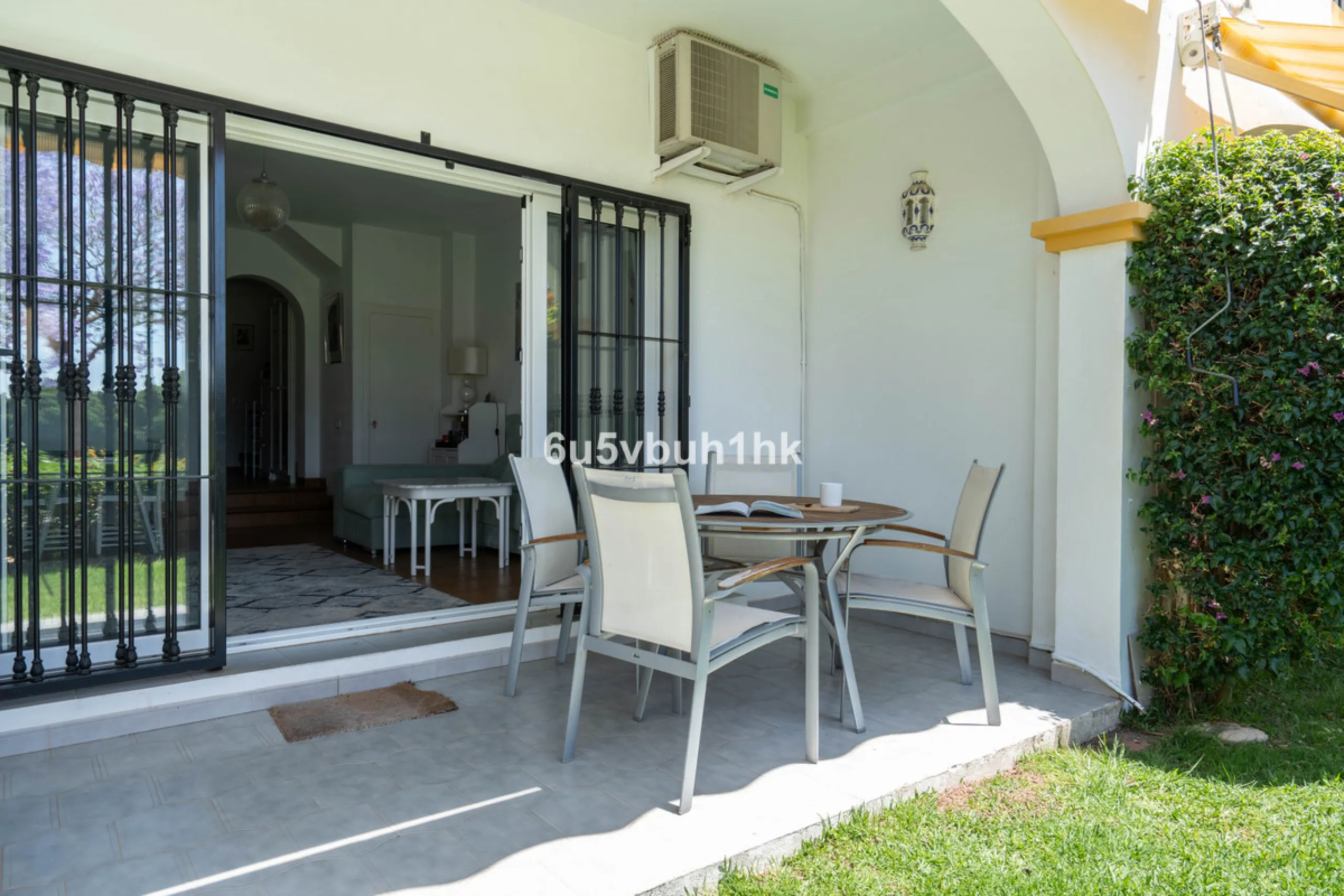 Welcome to a charming townhouse set right on the golf course in Mijas, surrounded by nature, peace, and Andalusian charm. This beautifully maintained home offers a private garden with open green views, backing directly onto a well-kept golf area, ideal fo