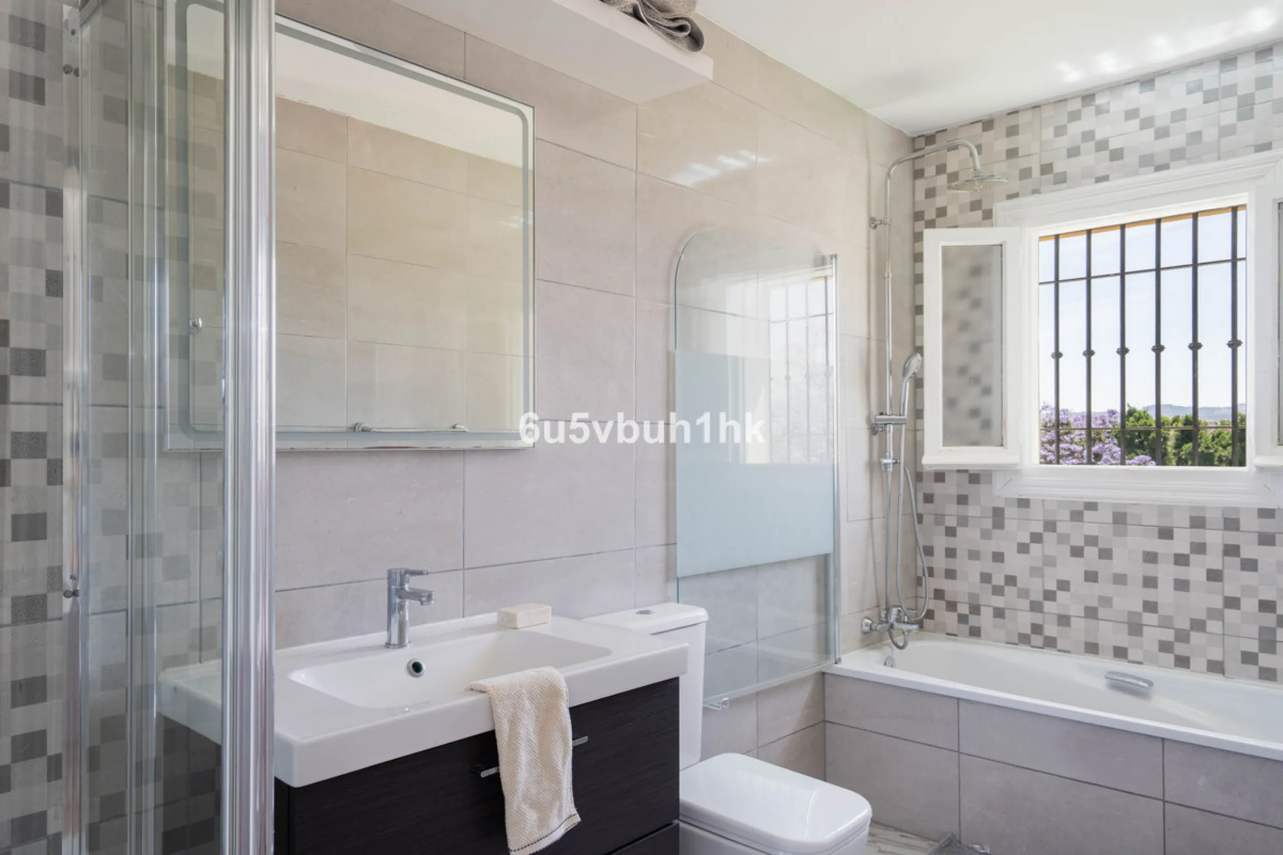 Welcome to a charming townhouse set right on the golf course in Mijas, surrounded by nature, peace, and Andalusian charm. This beautifully maintained home offers a private garden with open green views, backing directly onto a well-kept golf area, ideal fo