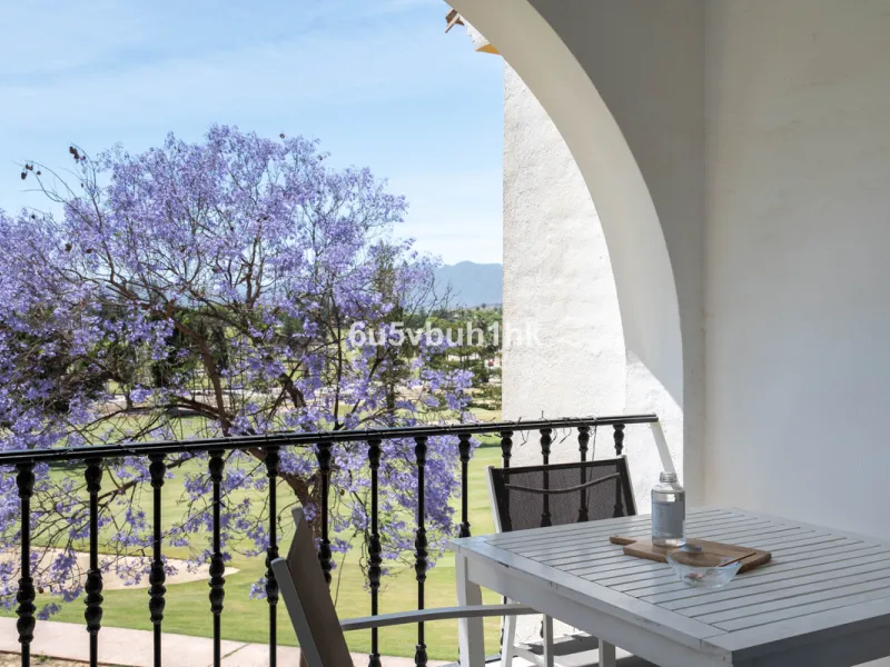 Welcome to a charming townhouse set right on the golf course in Mijas, surrounded by nature, peace, and Andalusian charm. This beautifully maintained home offers a private garden with open green views, backing directly onto a well-kept golf area, ideal fo