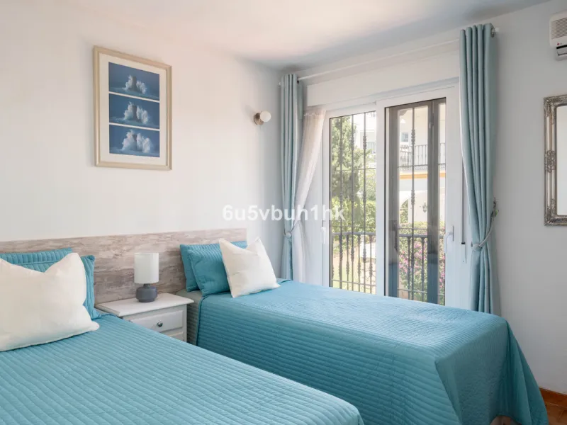 Welcome to a charming townhouse set right on the golf course in Mijas, surrounded by nature, peace, and Andalusian charm. This beautifully maintained home offers a private garden with open green views, backing directly onto a well-kept golf area, ideal fo