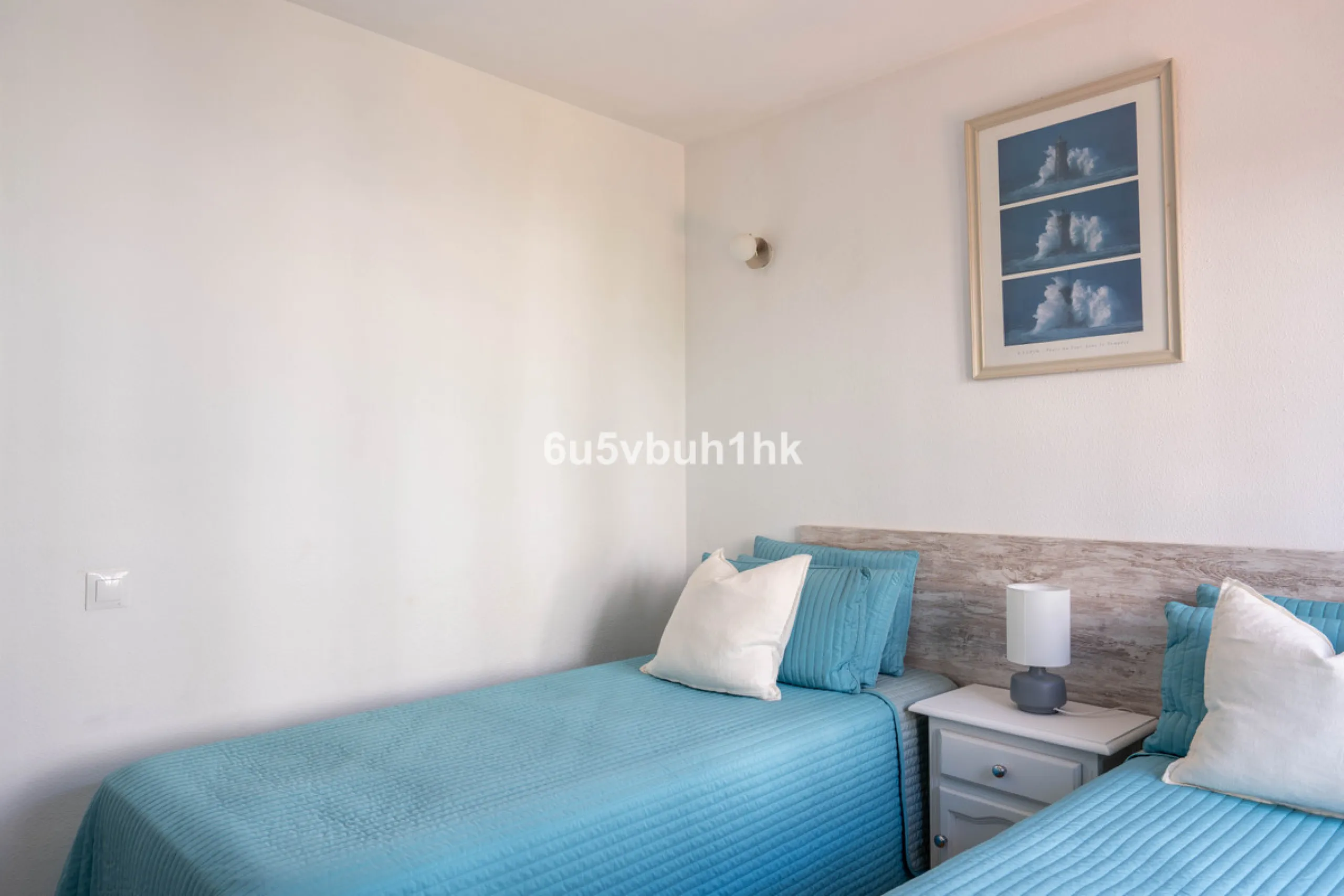 Welcome to a charming townhouse set right on the golf course in Mijas, surrounded by nature, peace, and Andalusian charm. This beautifully maintained home offers a private garden with open green views, backing directly onto a well-kept golf area, ideal fo