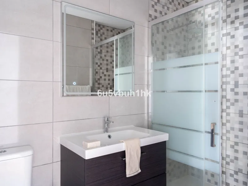 Welcome to a charming townhouse set right on the golf course in Mijas, surrounded by nature, peace, and Andalusian charm. This beautifully maintained home offers a private garden with open green views, backing directly onto a well-kept golf area, ideal fo