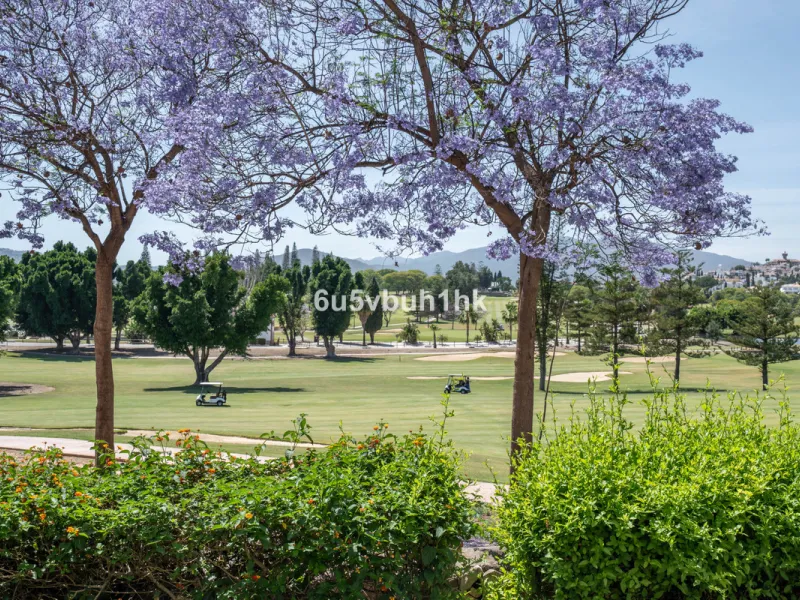 Welcome to a charming townhouse set right on the golf course in Mijas, surrounded by nature, peace, and Andalusian charm. This beautifully maintained home offers a private garden with open green views, backing directly onto a well-kept golf area, ideal fo