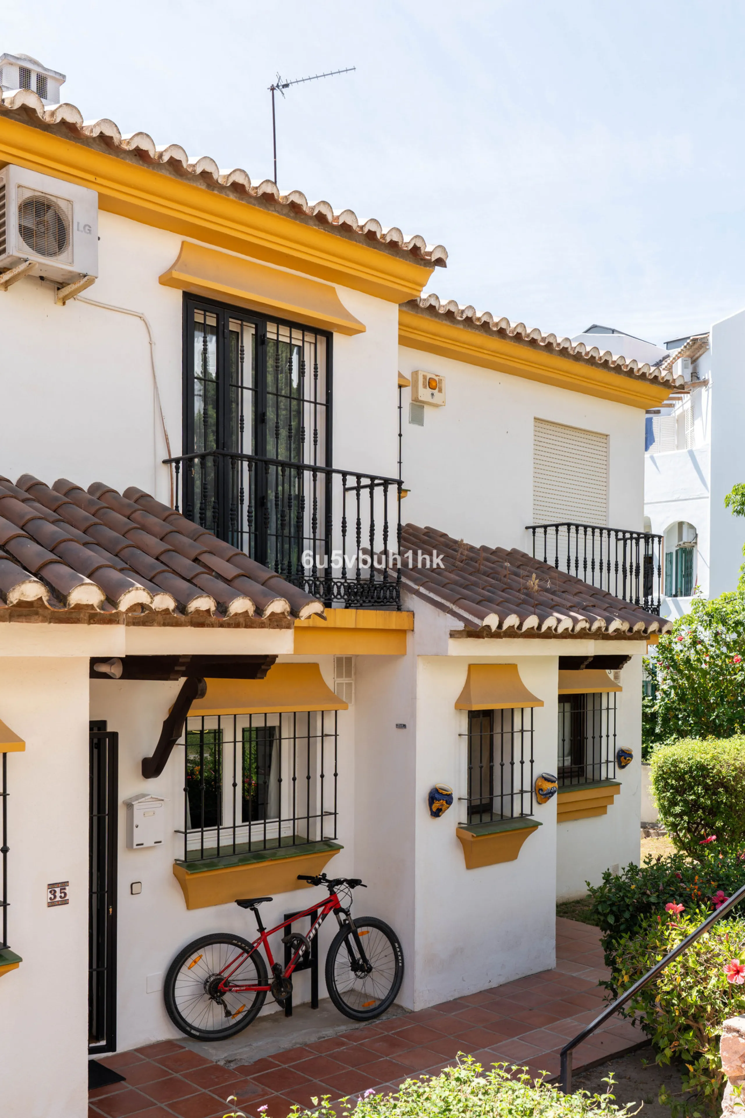 Welcome to a charming townhouse set right on the golf course in Mijas, surrounded by nature, peace, and Andalusian charm. This beautifully maintained home offers a private garden with open green views, backing directly onto a well-kept golf area, ideal fo