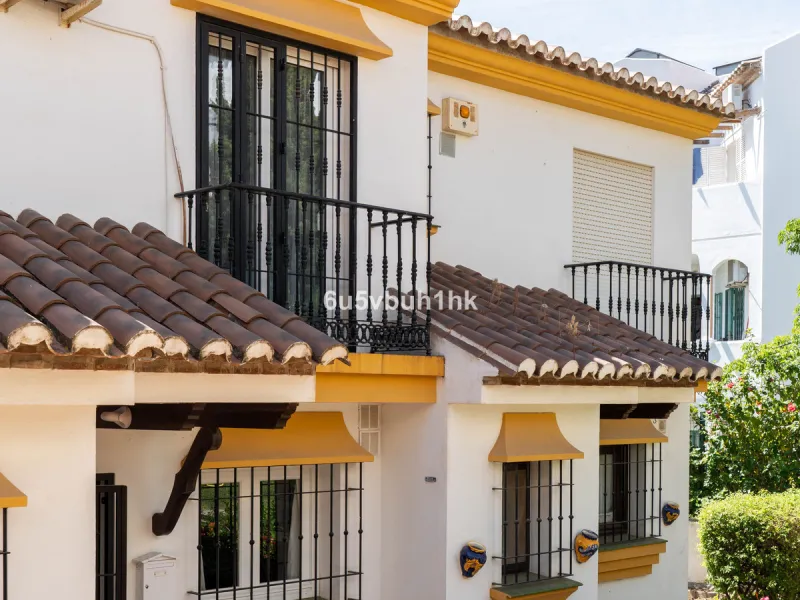 Welcome to a charming townhouse set right on the golf course in Mijas, surrounded by nature, peace, and Andalusian charm. This beautifully maintained home offers a private garden with open green views, backing directly onto a well-kept golf area, ideal fo