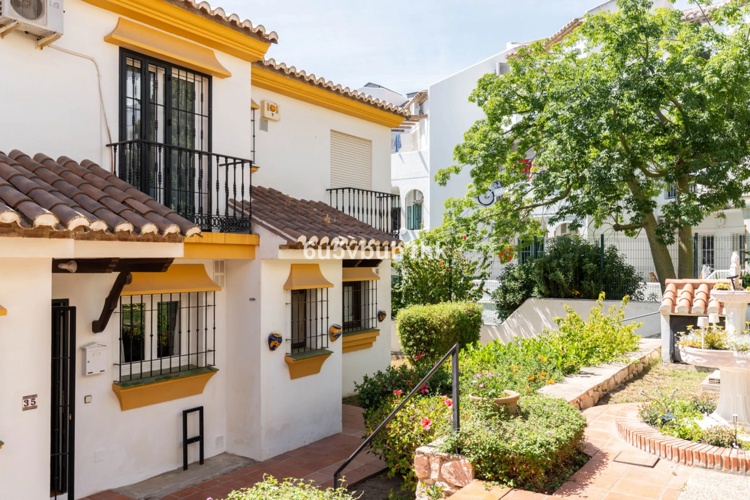 Welcome to a charming townhouse set right on the golf course in Mijas, surrounded by nature, peace, and Andalusian charm. This beautifully maintained home offers a private garden with open green views, backing directly onto a well-kept golf area, ideal fo