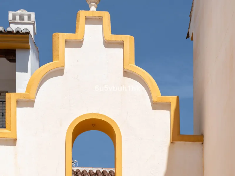 Welcome to a charming townhouse set right on the golf course in Mijas, surrounded by nature, peace, and Andalusian charm. This beautifully maintained home offers a private garden with open green views, backing directly onto a well-kept golf area, ideal fo