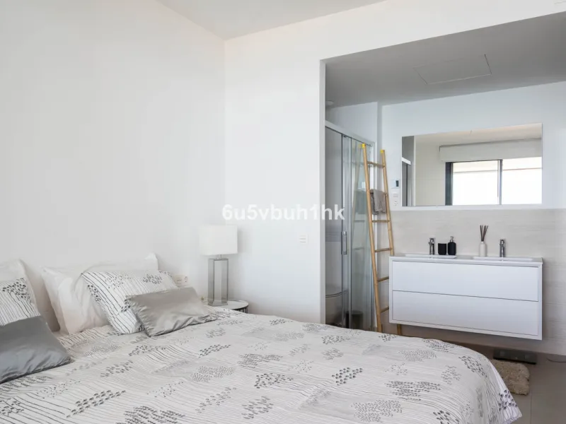 Apartment - Ground Floor Apartment в продаже в Fuengirola, Málaga. В доме 2 спален и 2 ванных комнат. Площадь дома 100 м²