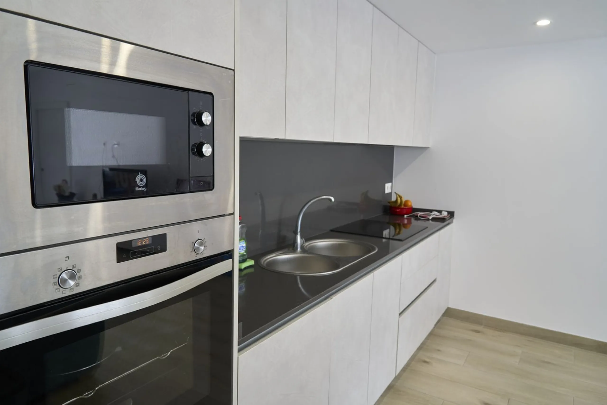 Apartment - Ground Floor Apartment в продаже в Estepona, Málaga. В доме 3 спален и 2 ванных комнат. Площадь дома 137 м²