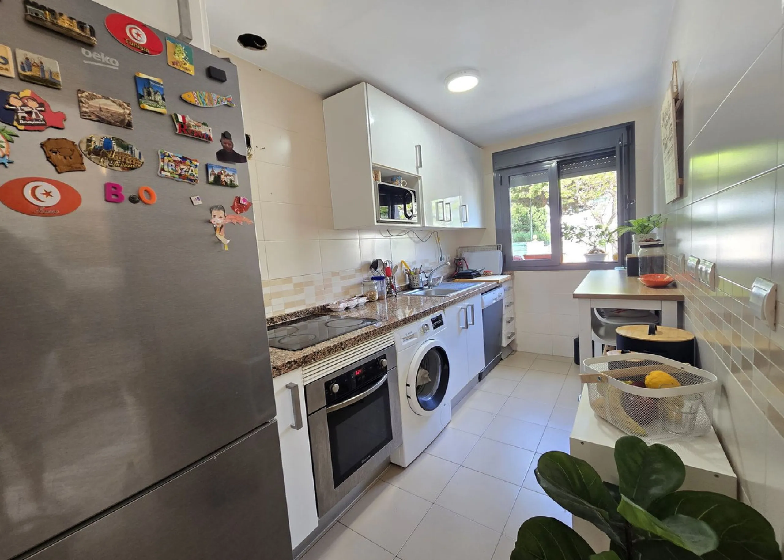 Just 600 metres from the beach and steps away from Bonanza Square!