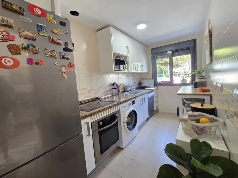 Just 600 metres from the beach and steps away from Bonanza Square!