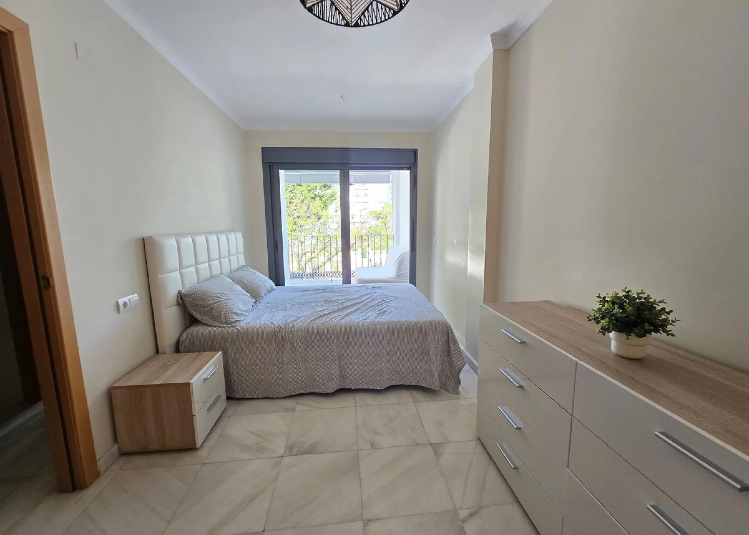 Just 600 metres from the beach and steps away from Bonanza Square!