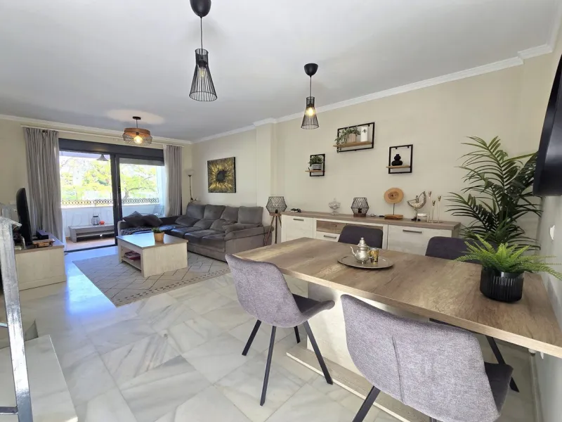 Just 600 metres from the beach and steps away from Bonanza Square!
