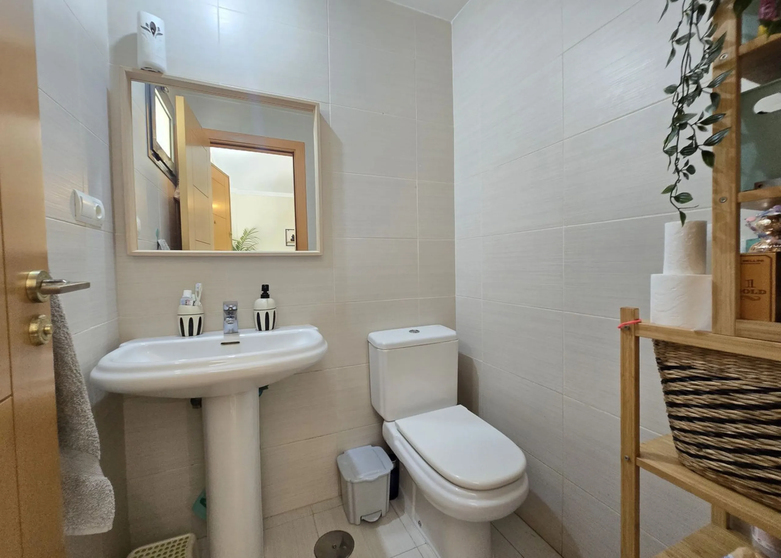 Just 600 metres from the beach and steps away from Bonanza Square!