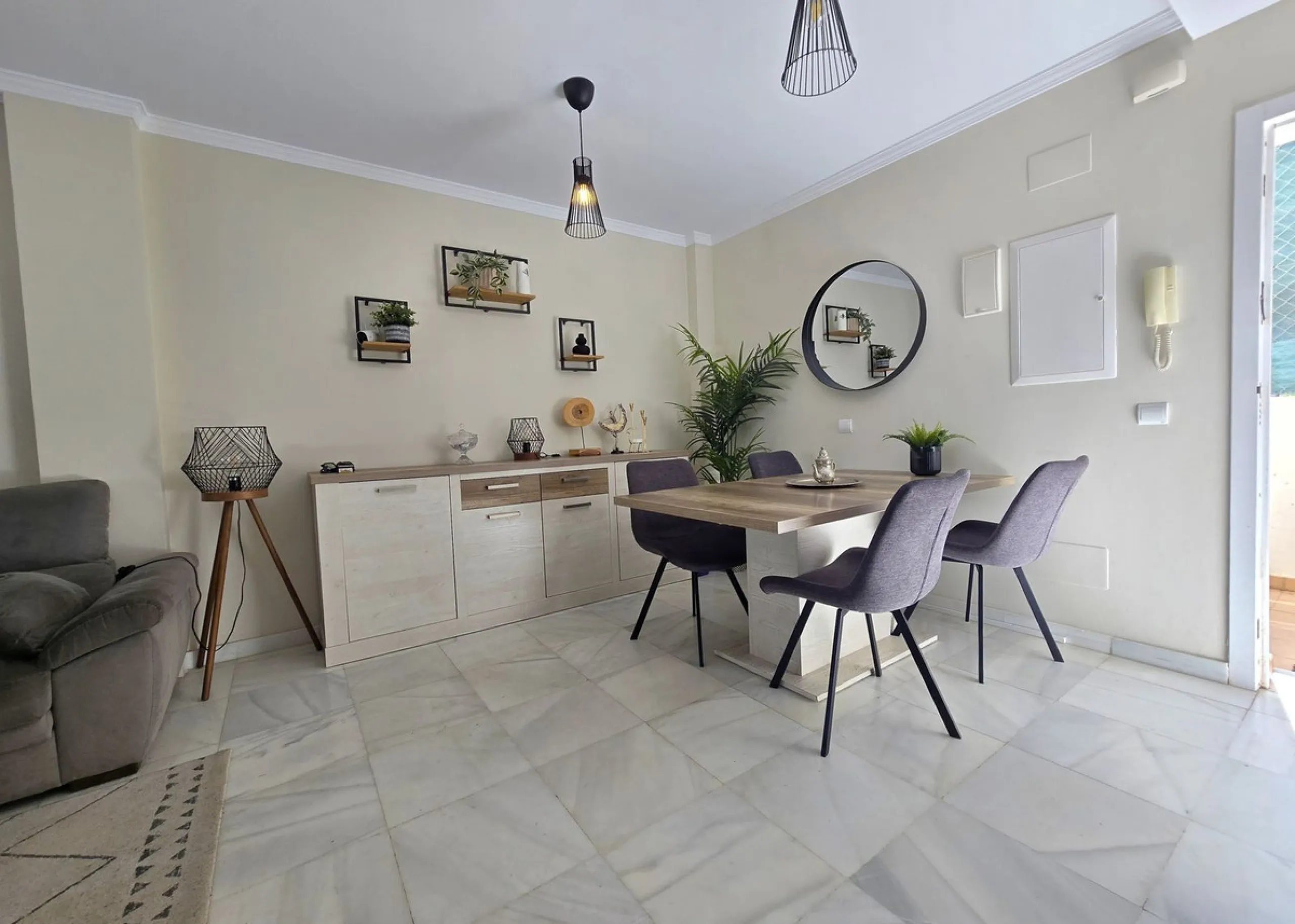 Just 600 metres from the beach and steps away from Bonanza Square!