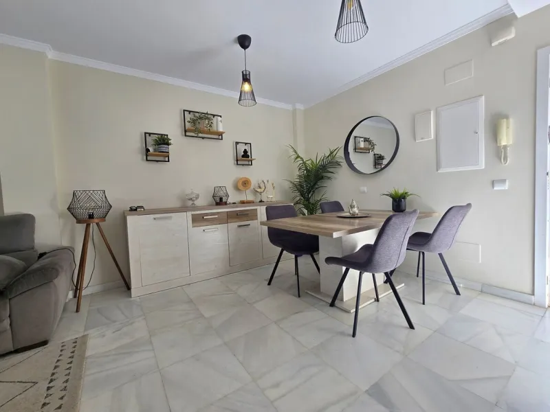 Just 600 metres from the beach and steps away from Bonanza Square!
