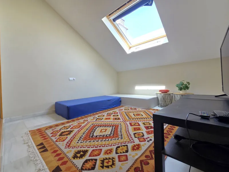 Just 600 metres from the beach and steps away from Bonanza Square!