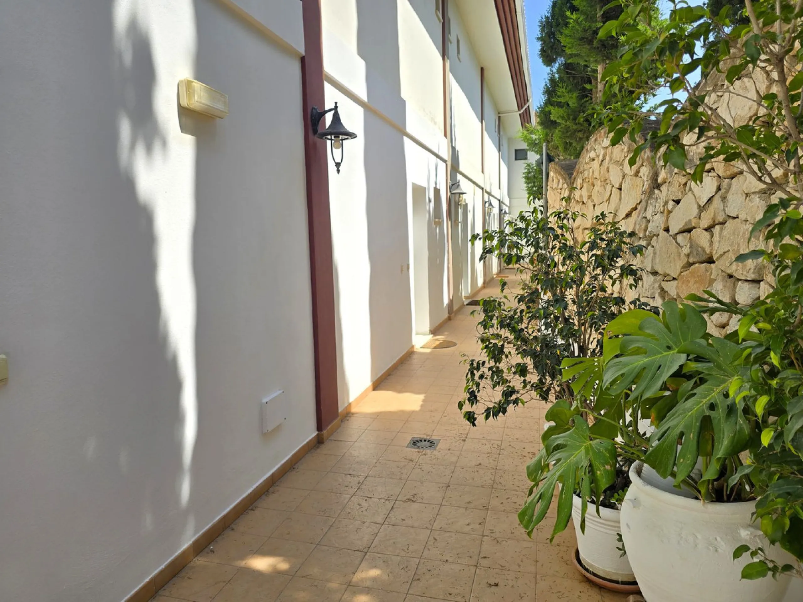 Just 600 metres from the beach and steps away from Bonanza Square!