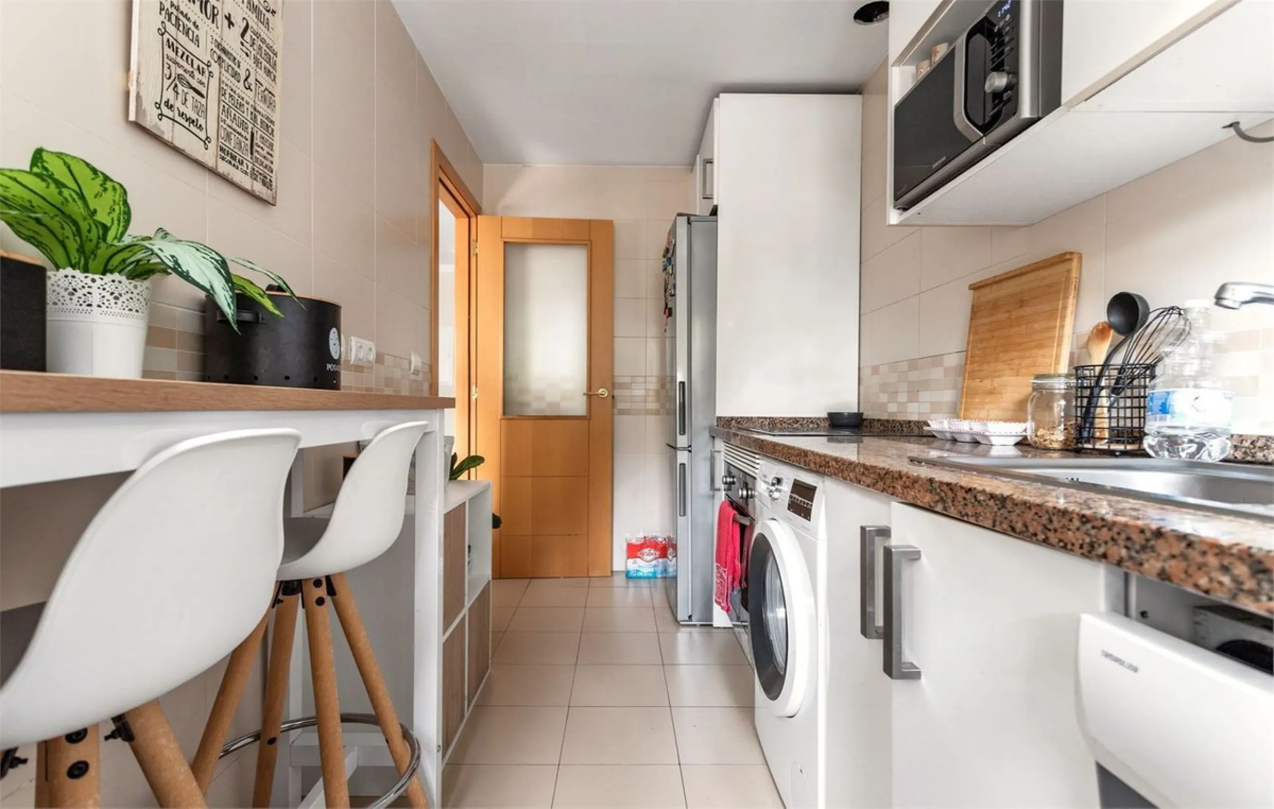 Just 600 metres from the beach and steps away from Bonanza Square!