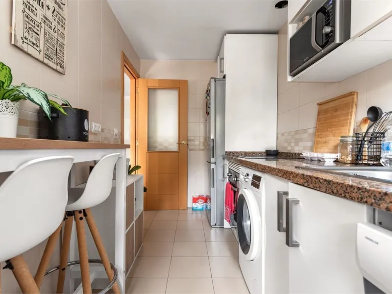 Just 600 metres from the beach and steps away from Bonanza Square!