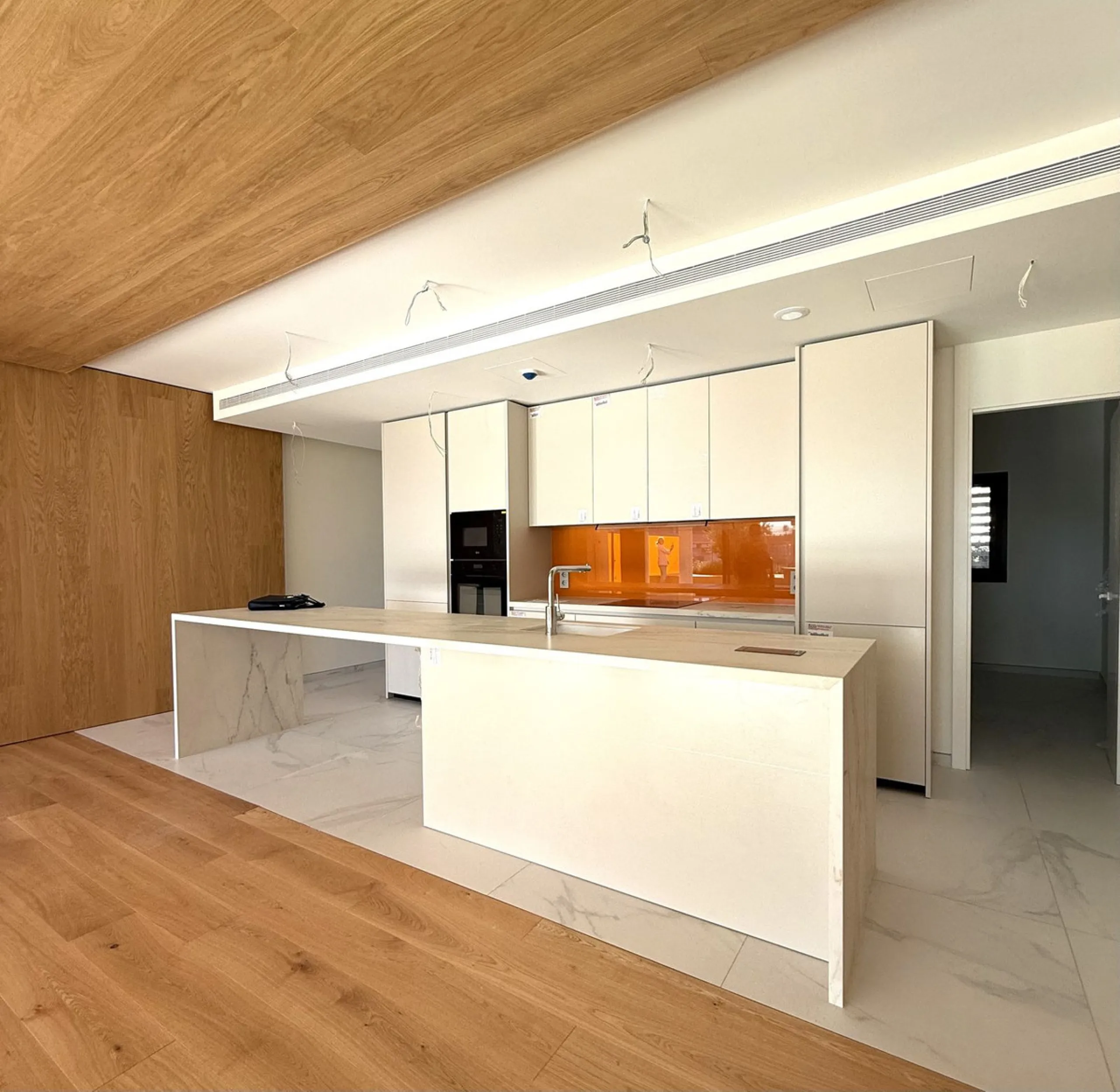 Conceived to integrate naturally into the Mediterranean landscape, this new residential complex is surrounded by green areas, open views of the sea and all the privileges of being part of the Resort ecosystem. A space that connects innovation, sustainabil