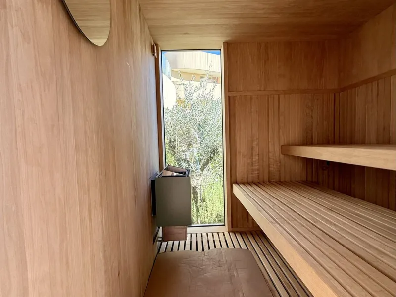 Conceived to integrate naturally into the Mediterranean landscape, this new residential complex is surrounded by green areas, open views of the sea and all the privileges of being part of the Resort ecosystem. A space that connects innovation, sustainabil