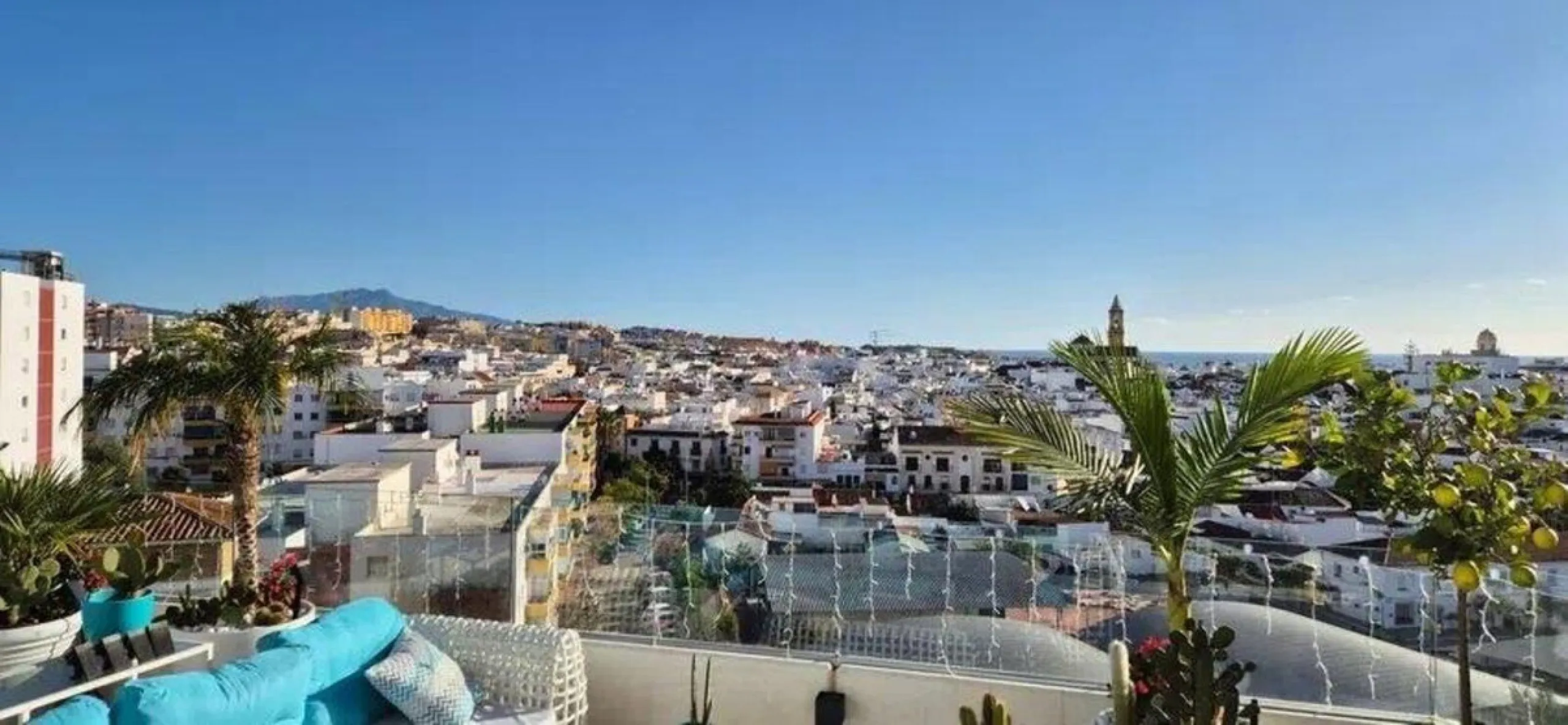 Apartment - Penthouse в продаже в Estepona, Málaga. В доме 2 спален и 2 ванных комнат. Площадь дома 175 м²