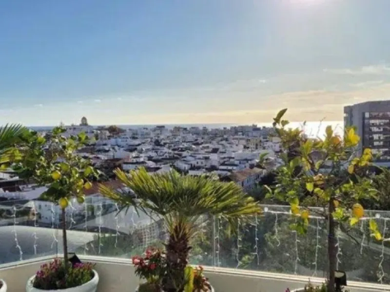Apartment - Penthouse в продаже в Estepona, Málaga. В доме 2 спален и 2 ванных комнат. Площадь дома 175 м²