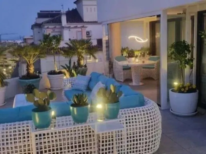 Apartment - Penthouse в продаже в Estepona, Málaga. В доме 2 спален и 2 ванных комнат. Площадь дома 175 м²