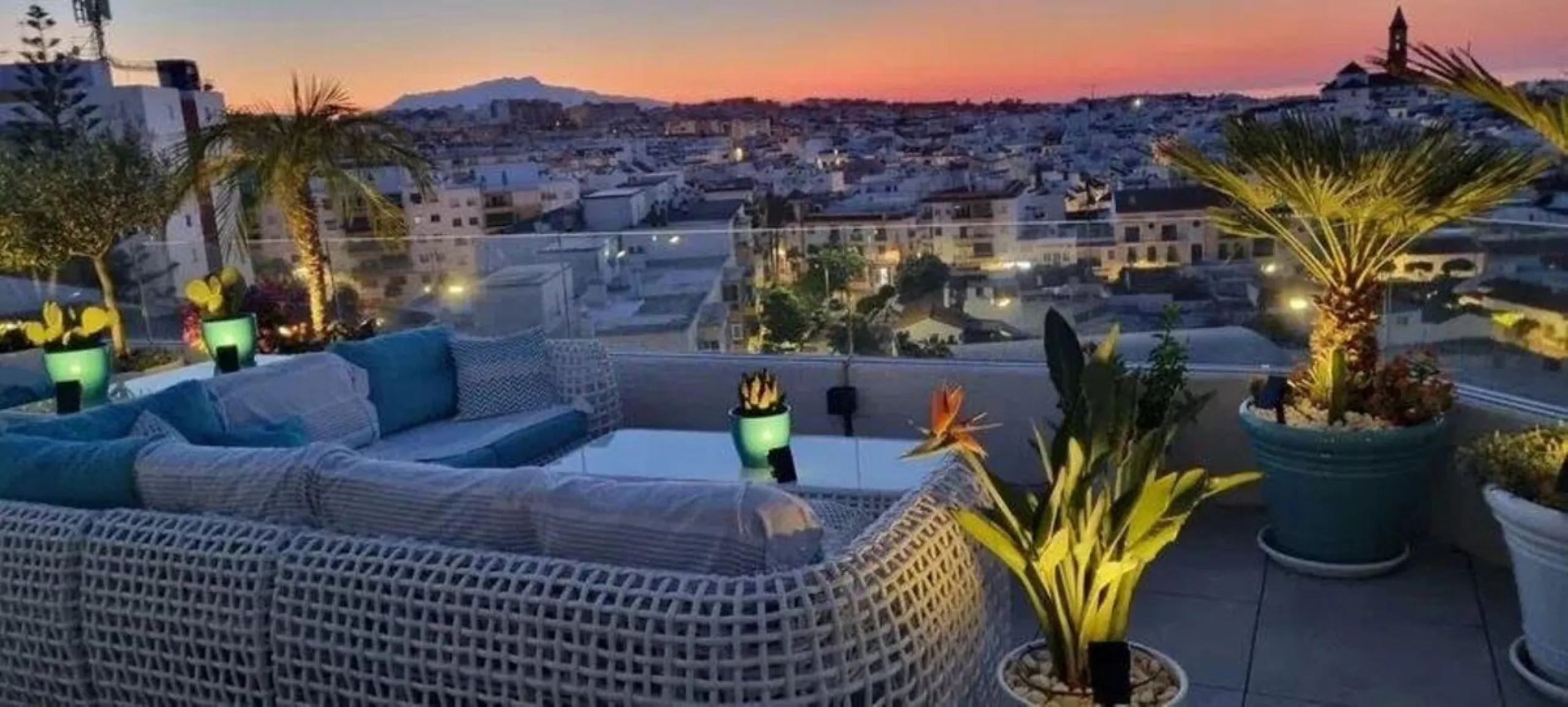 Apartment - Penthouse в продаже в Estepona, Málaga. В доме 2 спален и 2 ванных комнат. Площадь дома 175 м²
