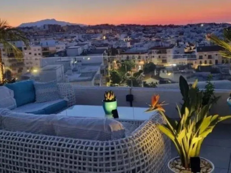 Apartment - Penthouse в продаже в Estepona, Málaga. В доме 2 спален и 2 ванных комнат. Площадь дома 175 м²